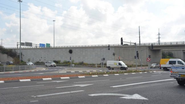 לוחות עץ-כביש 431