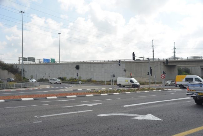 לוחות עץ-כביש 431