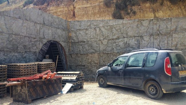 פני סלע בנחל הגיבורים