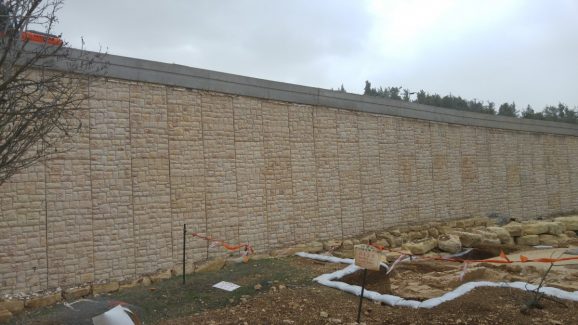 תבנית בדוגמת אבן חאמי בסידור רומי יצוק בתבנית גומי, כביש 1